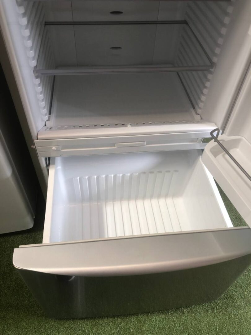 Fridge Freezer Fisher & Paykel 415L Top Mount Freezer 499.00